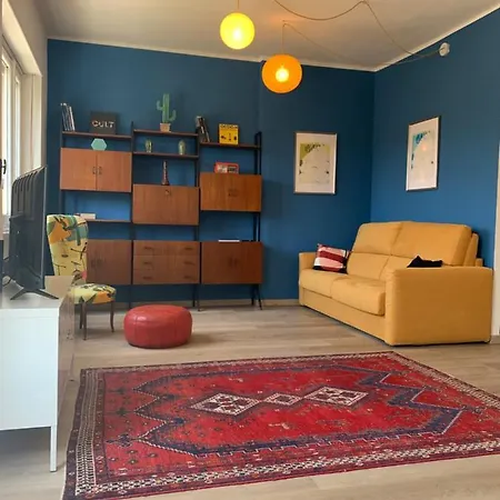 Apartment San Donato District Colourful *