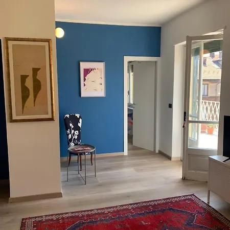 Apartment San Donato District Colourful *