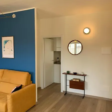 Apartment San Donato District Colourful *