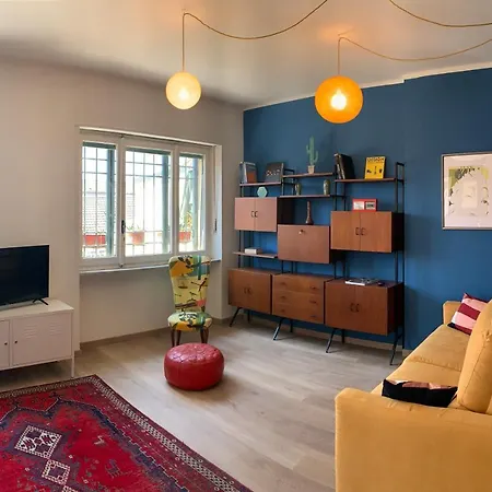 San Donato District Colourful Apartment *