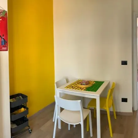 San Donato District Colourful Apartment *
